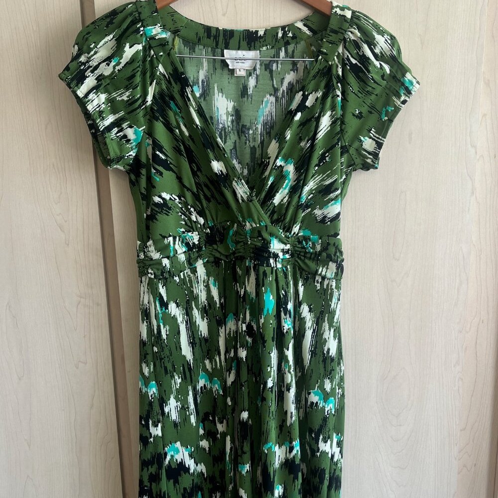 eci New York‎ Dress Small Women's Floral Boho V-Neck Elastic Waist Knee Length